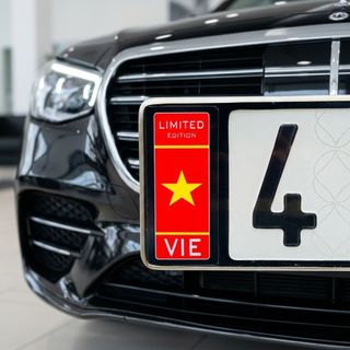 Decal Dán Biển Số Xe Ô Tô In UV Cao Cấp - Tem Dán Biển Số Xe Ô Tô Logo Cờ Đẹp Chống Bay Màu