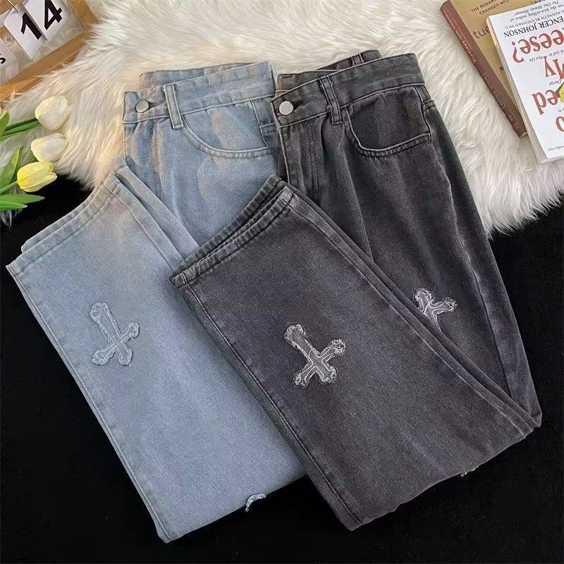 Quần jean ống thẳng rộng nam nữ phong cách American Streetwear thiết kế vá thêu hình thập tự kiểu thời trang cá tính xám