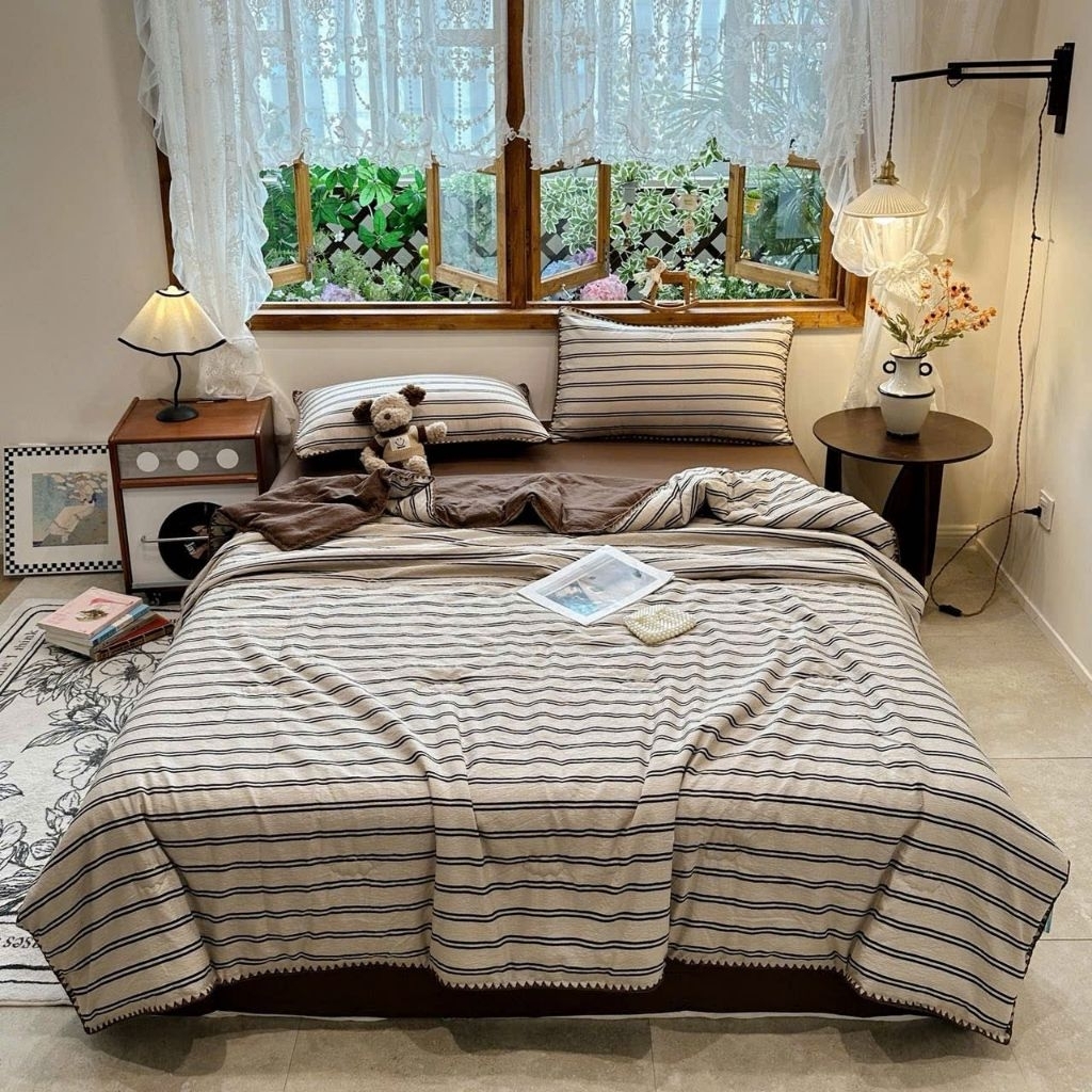 〰 𝐇𝐚𝐯𝐞 𝐚 𝐧𝐢𝐜𝐞 𝐝𝐚𝐲✨Nhẹ – mát – thoáng, chuẩn gu mùa hè đây rùi ☀️*Chất liệu đũi dệt nổi mềm tay, càng giặt càng đẹp.