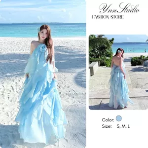 YNN STUDIO Đầm dáng dài maxi cổ yếm hở lưng đi biển xếp bèo nhiều tầng