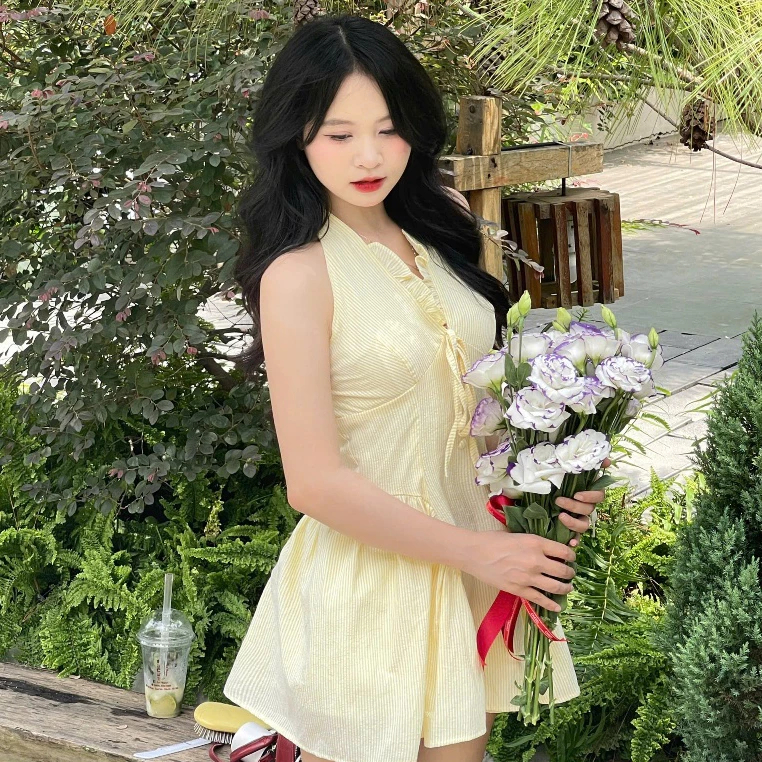 Váy cổ yếm dáng ngắn đi biển dáng xòe Jolie Clothing váy kẻ đũi chun lưng phong cách tiểu thư Hàn Quốc