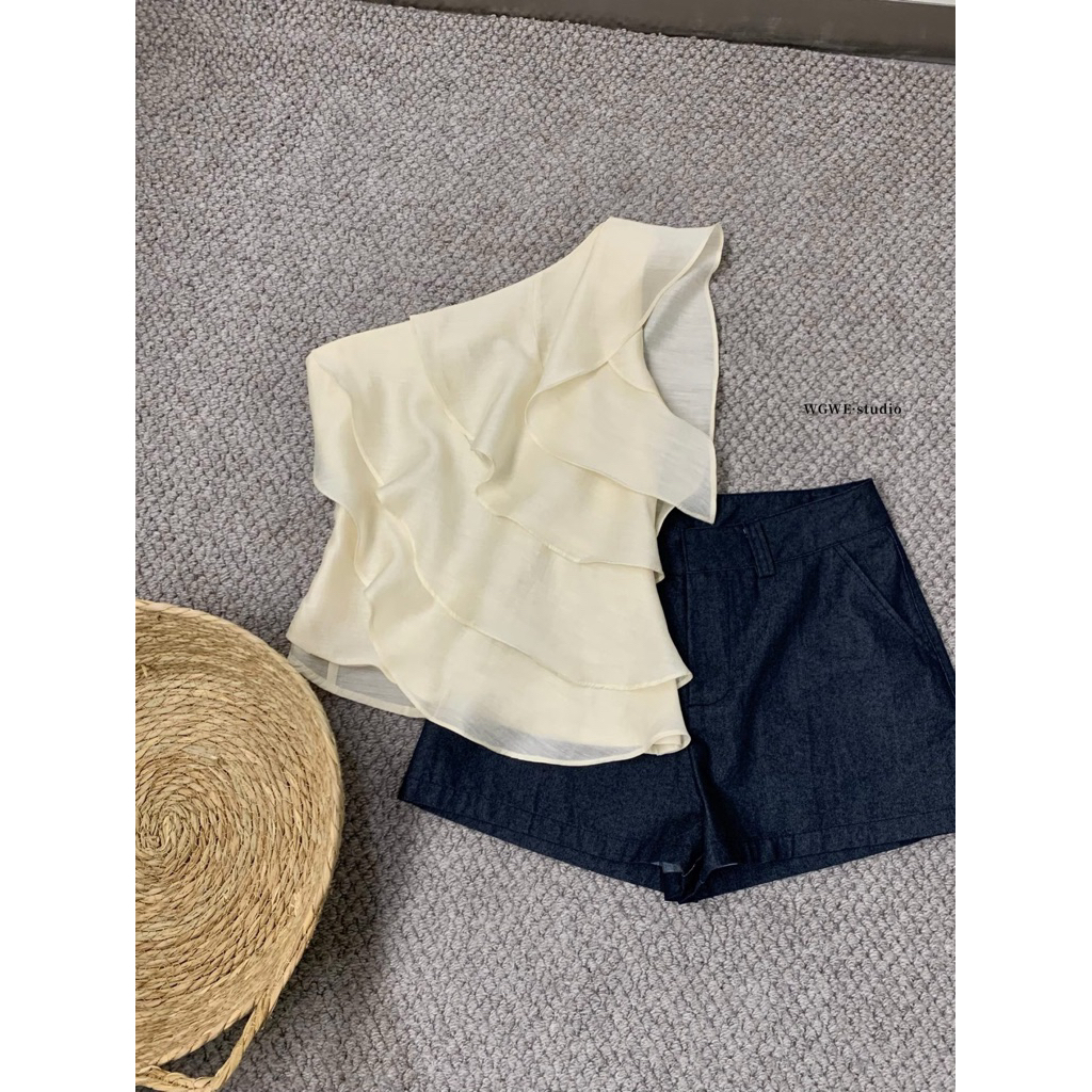 [Sẵn đen S/ hồng S M]WGWE | Áo lệch vai viền bèo, dáng ôm croptop phong cách cá tính – W9396#