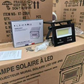 Đèn pha Led năng lượng mặt trời Novatech ( Pháp ), 10W chống nước IP65, liền Panel