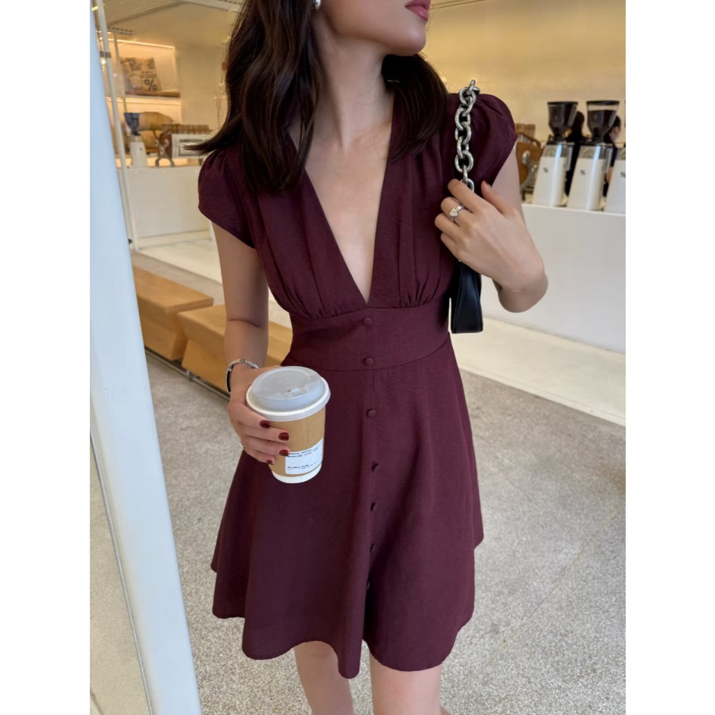𝗨𝗿𝗶 𝗗𝗿𝗲𝘀𝘀 - Đầm Linen cổ V phối nút bọc