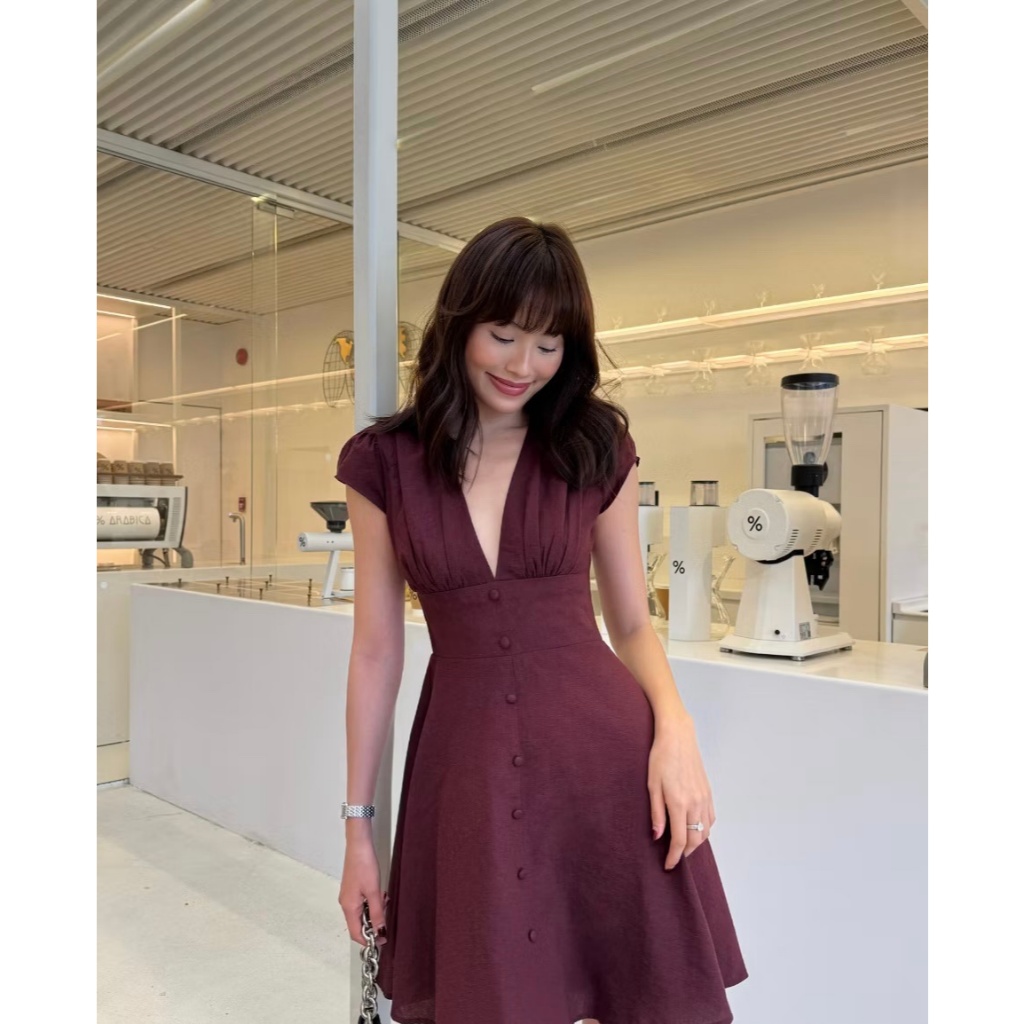 𝗨𝗿𝗶 𝗗𝗿𝗲𝘀𝘀 - Đầm Linen cổ V phối nút bọc