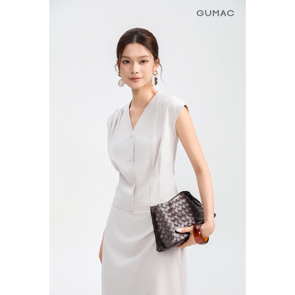 Set lẻ Áo kiểu GUMAC cổ V đính nút bọc mắt cáo AG04084 - Chân váy nữ GUMAC form A xòe có khoen giả gỗ bên trái VG04085