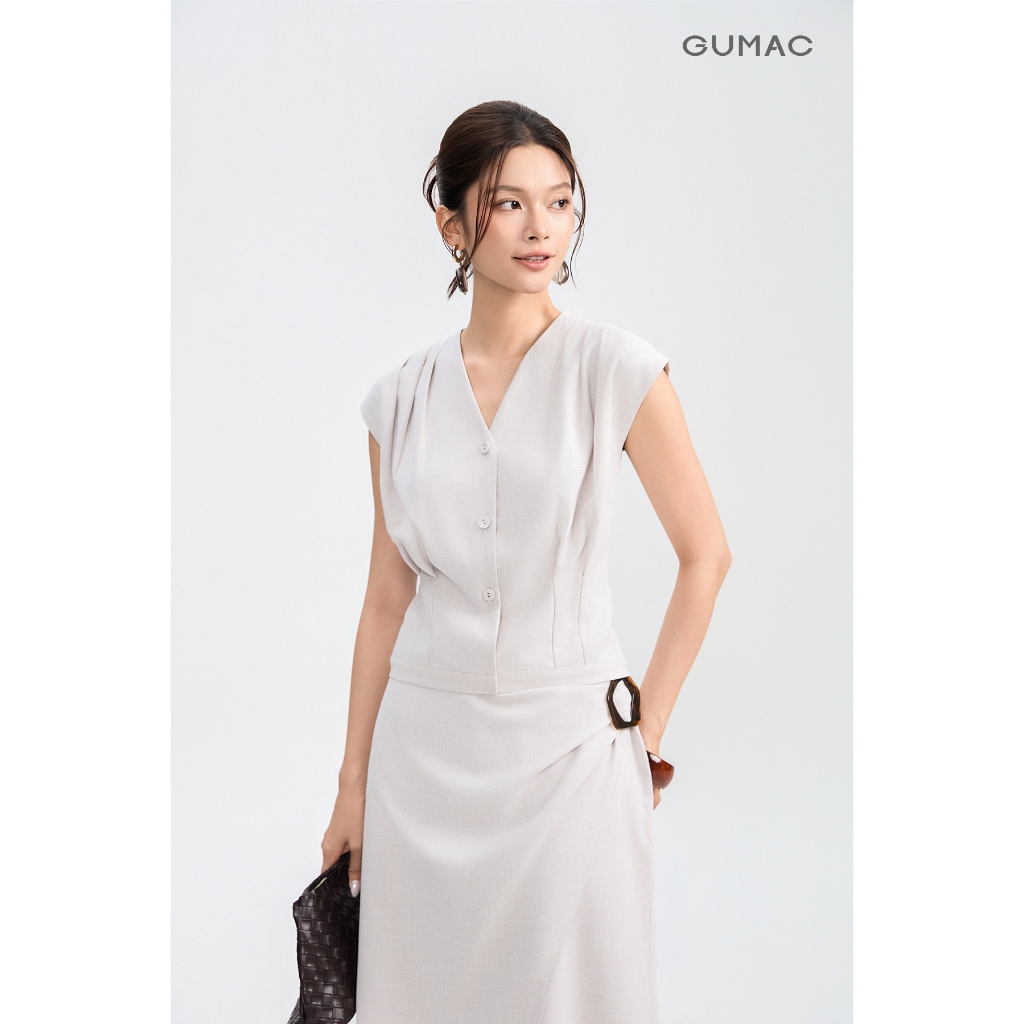 Set lẻ Áo kiểu GUMAC cổ V đính nút bọc mắt cáo AG04084 - Chân váy nữ GUMAC form A xòe có khoen giả gỗ bên trái VG04085