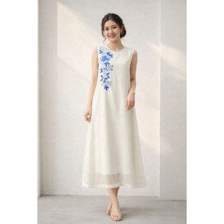 SWANLAKE | Váy Đầm Nữ Maxi Phom Suông Sát Nách Cổ Tròn Vải Tơ Hai Lớp Thêu Hoa Thanh Lịch D13453