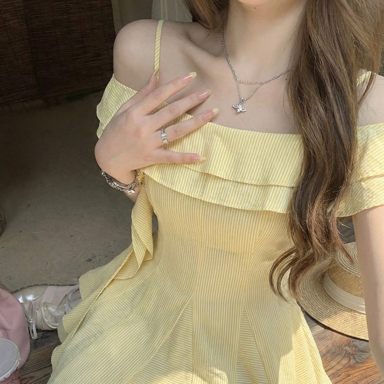 Váy Trễ Vai Dáng Ngắn Tiểu Thư Jolie Clothing đầm trễ vai hai dây đũi kẻ dáng xòe phối bèo tiểu thư Hàn Quốc