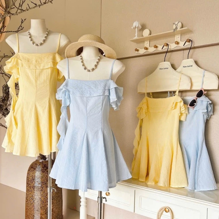 Váy Trễ Vai Dáng Ngắn Tiểu Thư Jolie Clothing đầm trễ vai hai dây đũi kẻ dáng xòe phối bèo tiểu thư Hàn Quốc