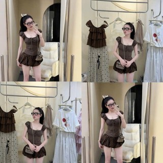 Áo thun gân cổ rộng rút dây giữa phối cùng chân váy bí ngô chấm bi