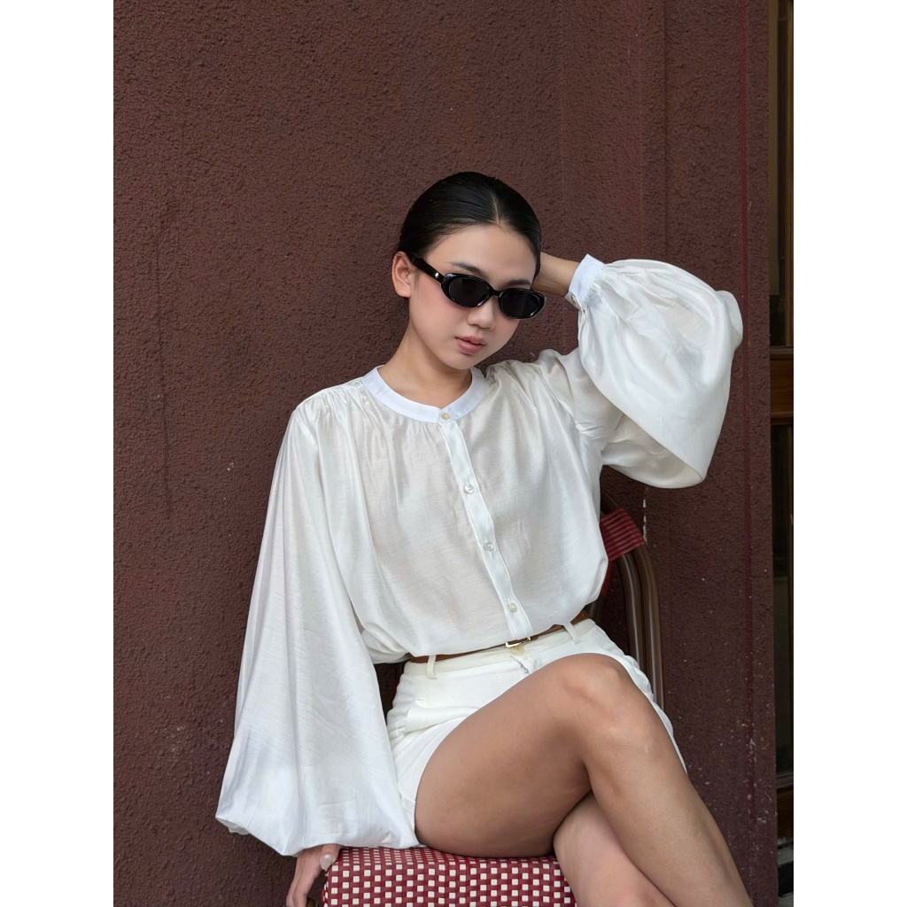 Elora Top - Áo tơ crep tay bồng đính nút xà cừ