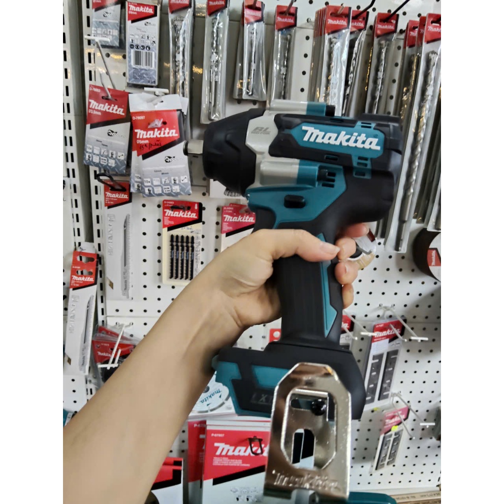 DTW700 Máy Siết Bulon Dùng Pin 18V Lực 700Nm Chính Hãng Makita Việt Nam DTW700RT1J