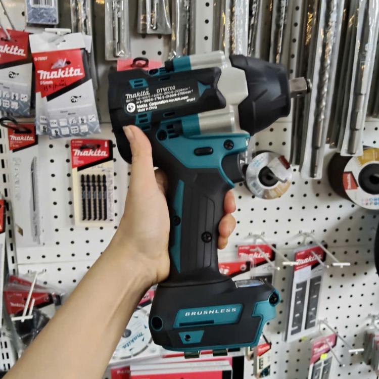 DTW700 Máy Siết Bulon Dùng Pin 18V Lực 700Nm Chính Hãng Makita Việt Nam DTW700RT1J