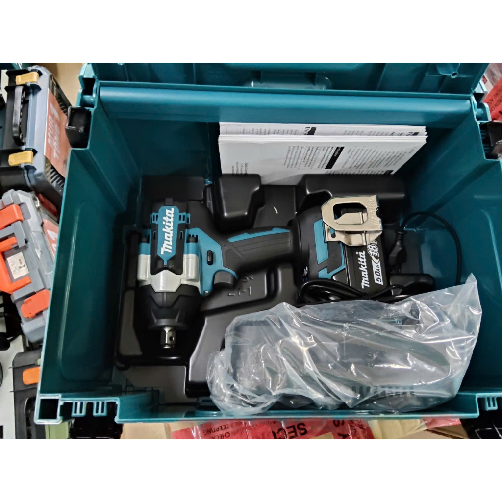 DTW700 Máy Siết Bulon Dùng Pin 18V Lực 700Nm Chính Hãng Makita Việt Nam DTW700RT1J