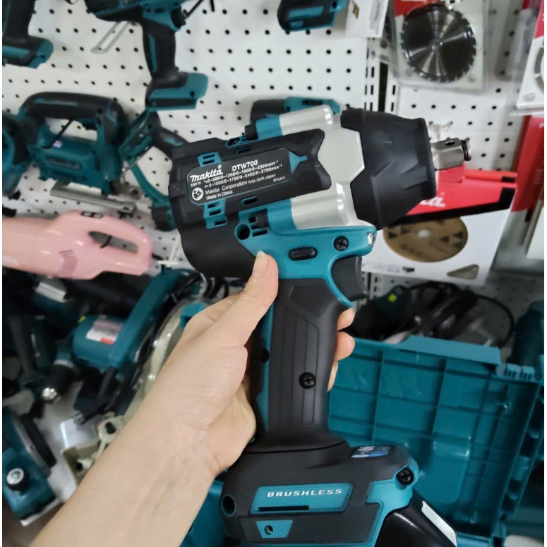 DTW700 Máy Siết Bulon Dùng Pin 18V Lực 700Nm Chính Hãng Makita Việt Nam DTW700RT1J