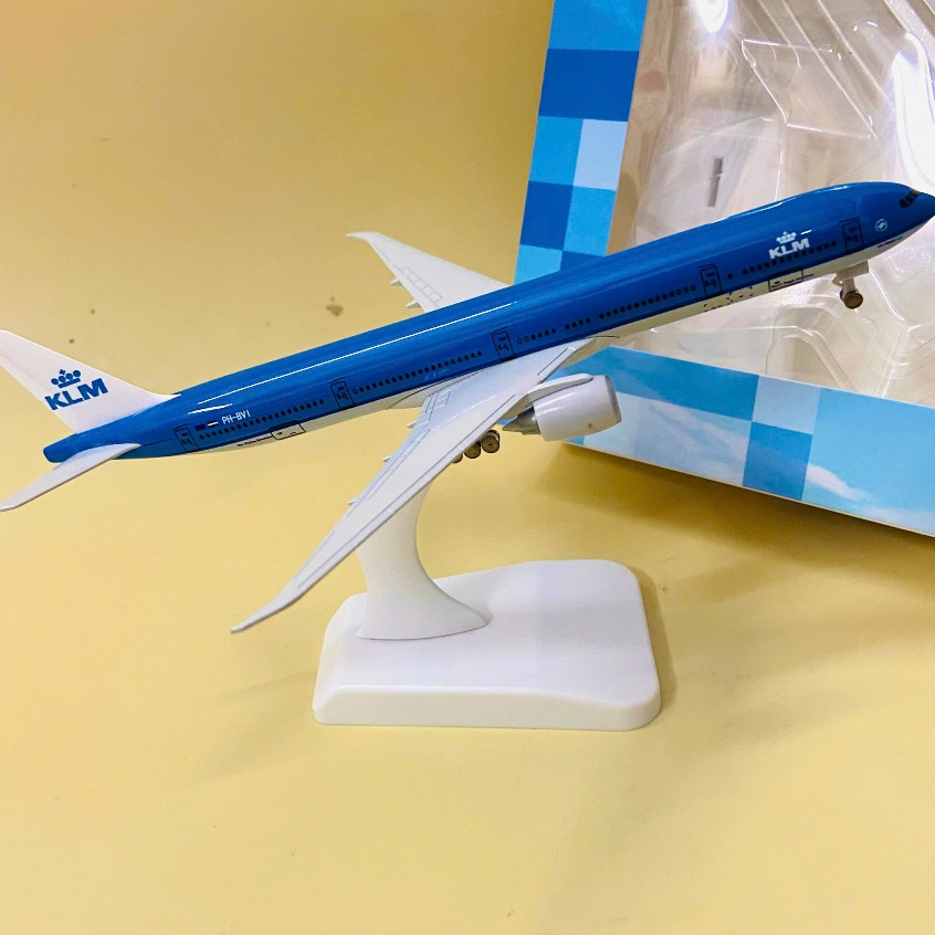 Máy Bay hãng Hà Lan Boeing 777-300ER KLM Royal Dutch Airlinessơn tĩnh điện cao cấp bóng đẹp loại 1 (fullbox) tỉ lệ 1:400