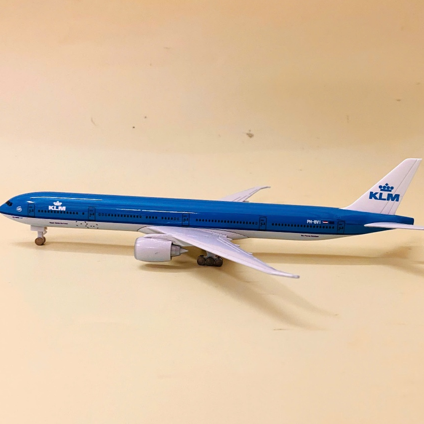 Máy Bay hãng Hà Lan Boeing 777-300ER KLM Royal Dutch Airlinessơn tĩnh điện cao cấp bóng đẹp loại 1 (fullbox) tỉ lệ 1:400