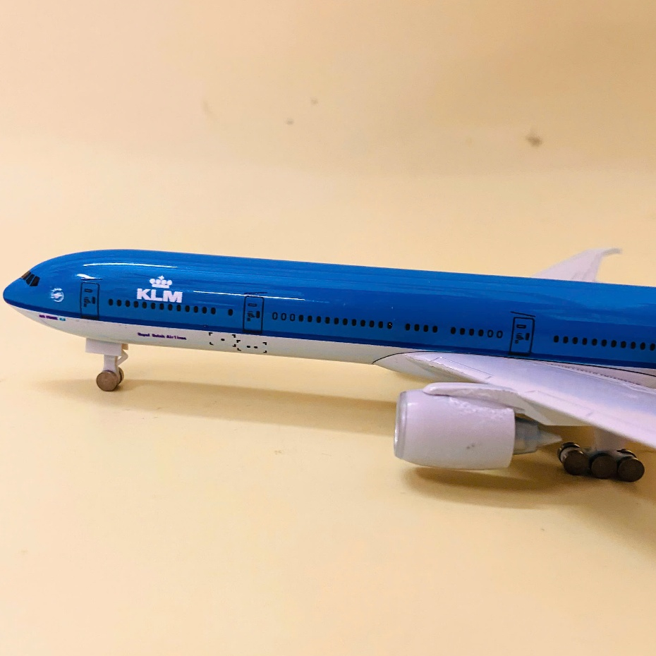 Máy Bay hãng Hà Lan Boeing 777-300ER KLM Royal Dutch Airlinessơn tĩnh điện cao cấp bóng đẹp loại 1 (fullbox) tỉ lệ 1:400