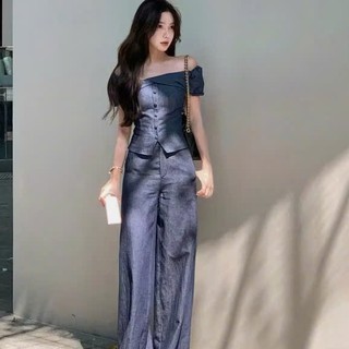 Sét áo trễ vai tay phồng ngắn ôm body thắt eo đính cúc phối quần jean ống rộng
