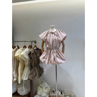 váy kiểu babydoll cổ V nhún bèo bo chun eo tạo form xòe phồng tay ngắn phồng