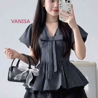 Áo babydoll nữ cổ tim đính nơ tay bồng chiết eo sọc dọc trắng xanh đậm tiểu thư VANISA SMS101