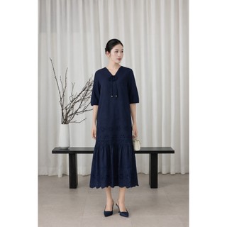 SWANLAKE | Váy Đầm Nữ Maxi Đuôi Cá Ren Vải Cotton Thêu Đục Lỗ Cổ Chữ V Tay Lỡ Dạo Phố D13661