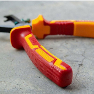 Kềm cách điện TOTAL 1000V, thép CR-V cao cấp, cách điện an toàn, dùng cho thợ điện – công trình – sửa chữa DNTT