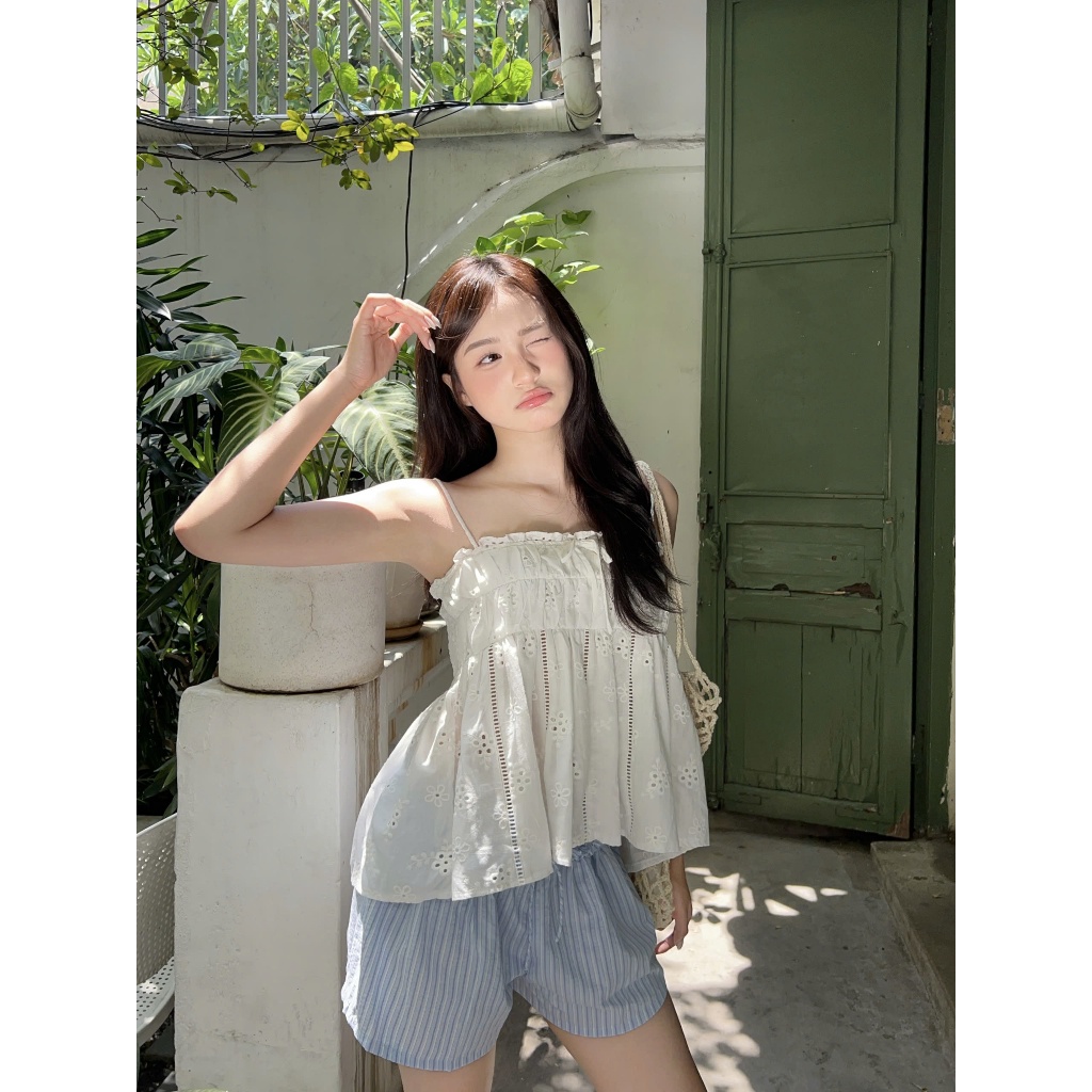 Áo Nữ CHANIE TOP 2 Dây Chất Vải Xô Thêu Hoa Đi Biển SECODEE