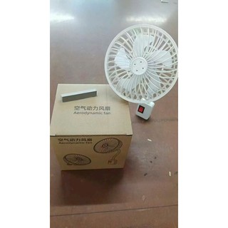 ,  Quạt có 5 cánh quạt mát nhé mọi người thuận tiện sử dụng chỉ cần cắm điện .