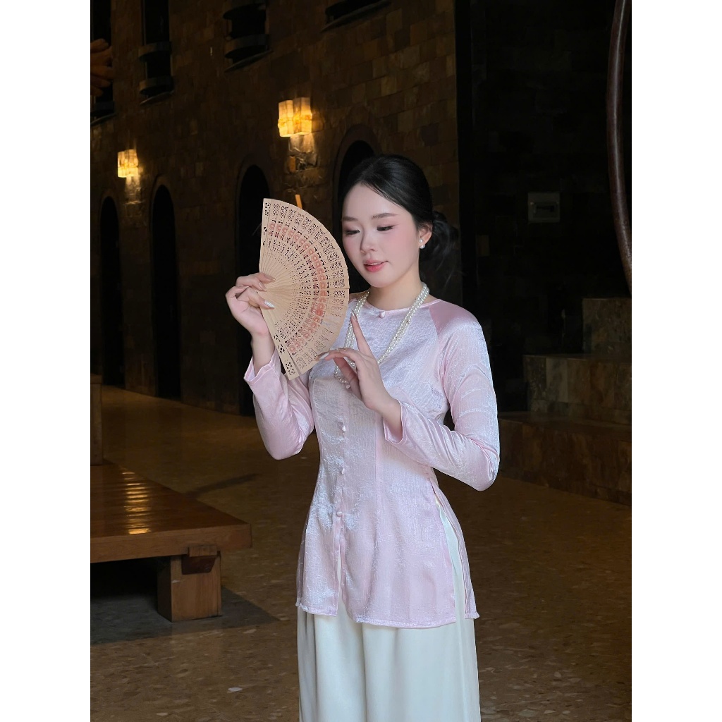 Hân Nguyễn Áo Bà Ba - B.A199 Lụa TiTan Ánh Kim Nhũ Sáng Cổ Tròn Dây Kéo Nút Bọc Nụ (Quần Cùng Chất Lưng Thun)