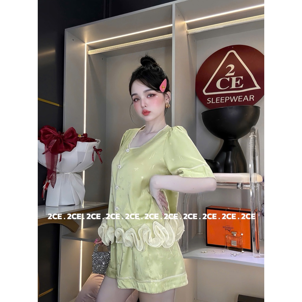 40-60kg Bộ đùi tiểu thư cổ tròn ren xoắn mặc nhà lụa tơ ẩn sang mềm mát