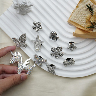 Bộ 10 Sticker, Charm 3D chủ đề Kỳ lân lấp lánh nhựa cứng gắn Dép Sục, Cá Sấu Mita JB-392