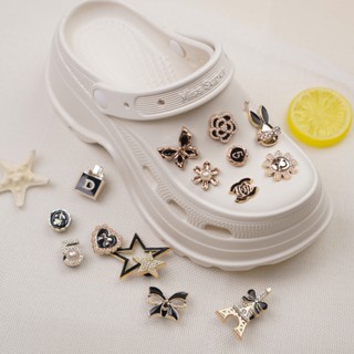 Bộ 15 Sticker, Charm 3D chủ đề Bunny Slay nhựa cứng gắn Dép Sục, Cá Sấu JB-320 Mita