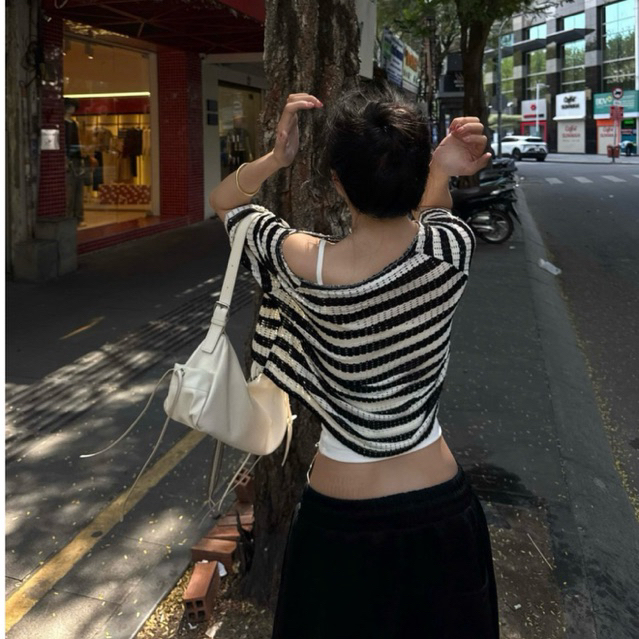 (2 Áo Tặng 1 Yếm) Áo croptop Mamie sọc lỗ chất dệt len thoáng khí, form rộng cho nữ (không kèm áo lót bên trong)