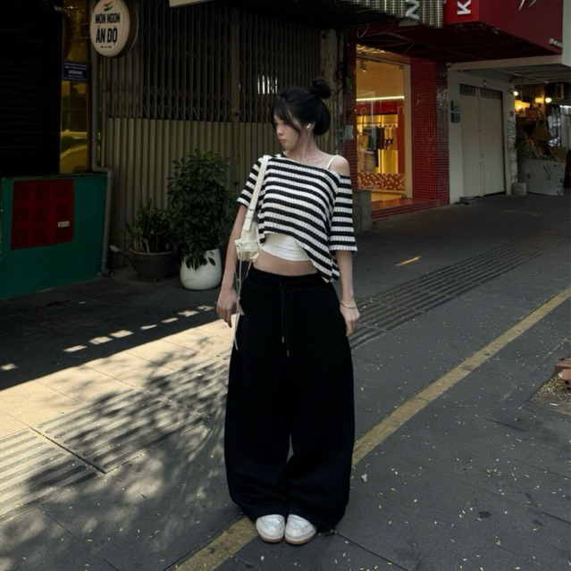 (2 Áo Tặng 1 Yếm) Áo croptop Mamie sọc lỗ chất dệt len thoáng khí, form rộng cho nữ (không kèm áo lót bên trong)