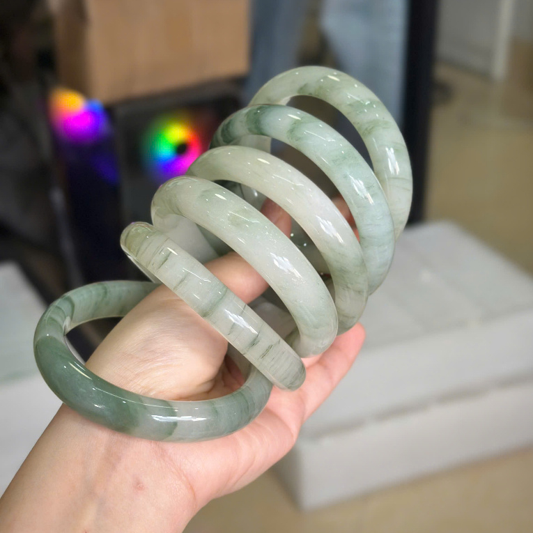 [𝐓ặ𝐧𝐠 𝐍𝐡ẫ𝐧] Vòng Tay Đá Thiên Sơn Thúy Xanh Băng – Trang Sức Thanh Lịch Sang Trọng 𝐬𝐡𝐚𝐧𝐠𝐡𝐚𝐢 𝐬𝐭𝐨𝐫𝐞