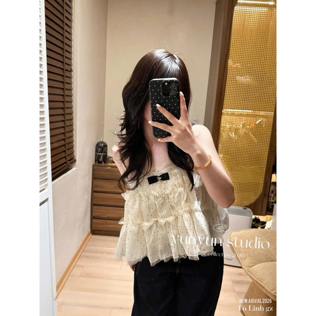 Áo 2 dây chấm bi phối bèo đính nơ ngực