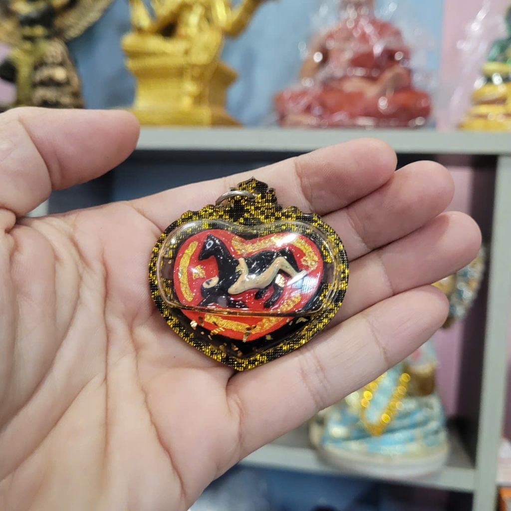 Mặt Dây Chuyền Hình Trái Tim Trang Trí Phong Cách Thủ Công Tinh Xảo - Phụ Kiện Đeo Cổ Cá Tính