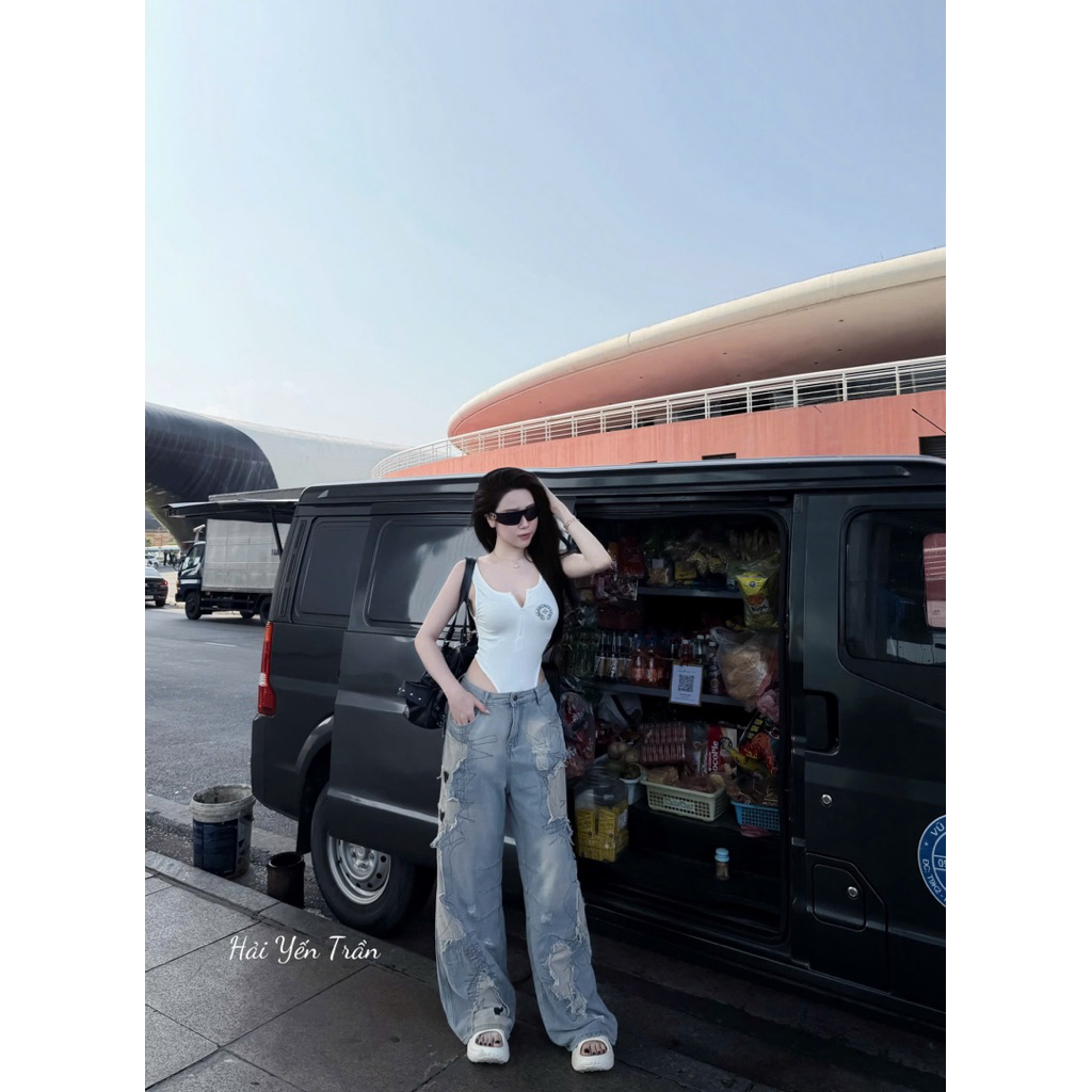 Áo bodysuit khoá ngực in chữ hở lưng sang chảnh