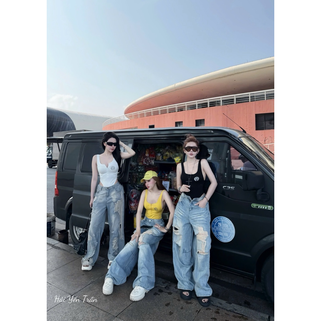 Áo bodysuit khoá ngực in chữ hở lưng sang chảnh