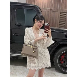 Váy Đầm Ren Trắng Dự Tiệc Cổ V Xẻ Sâu Dáng Suông Chữ A, Đầm Ren Hoa Nổi Tay Dài Có Lót Trong Sang Chảnh - CHAMIE STUDIO