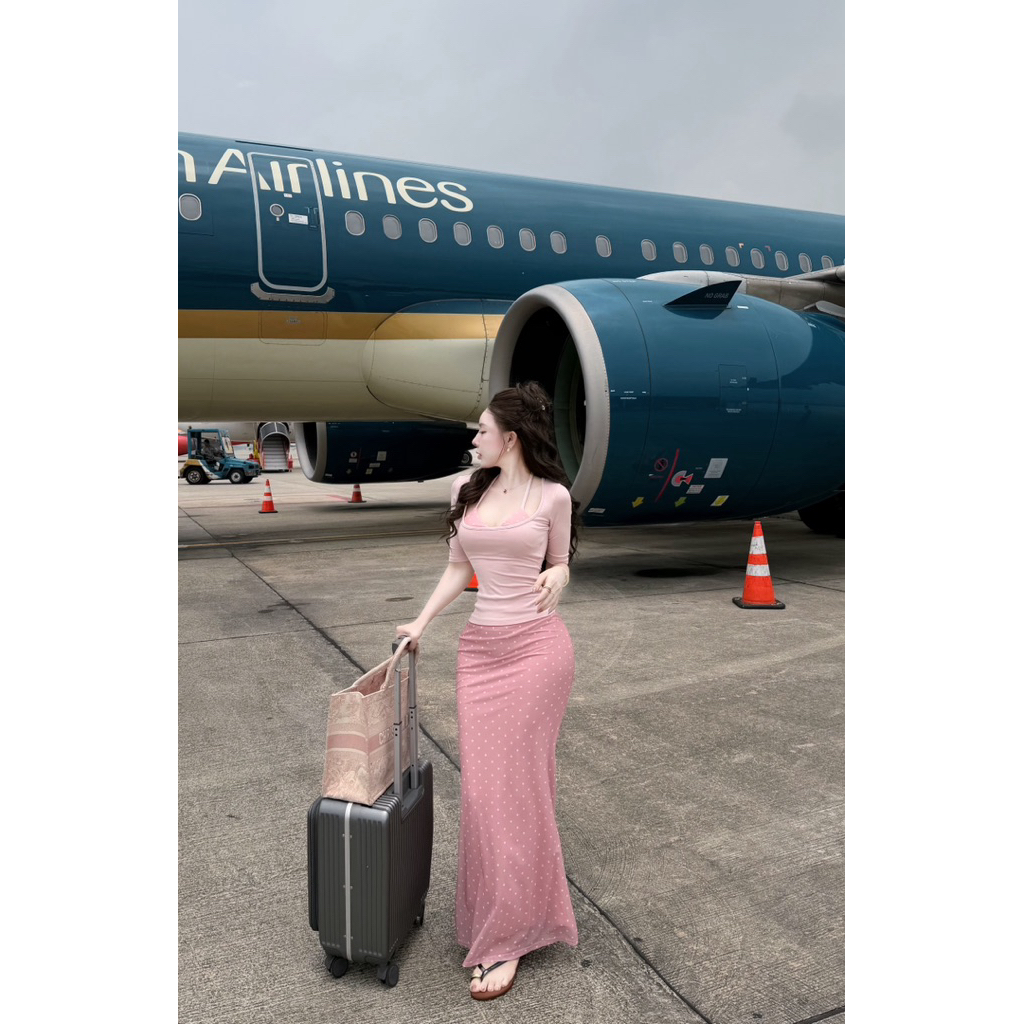 Set áo kèm bra chân váy bi hồng đuôi cá Đoàn Thương