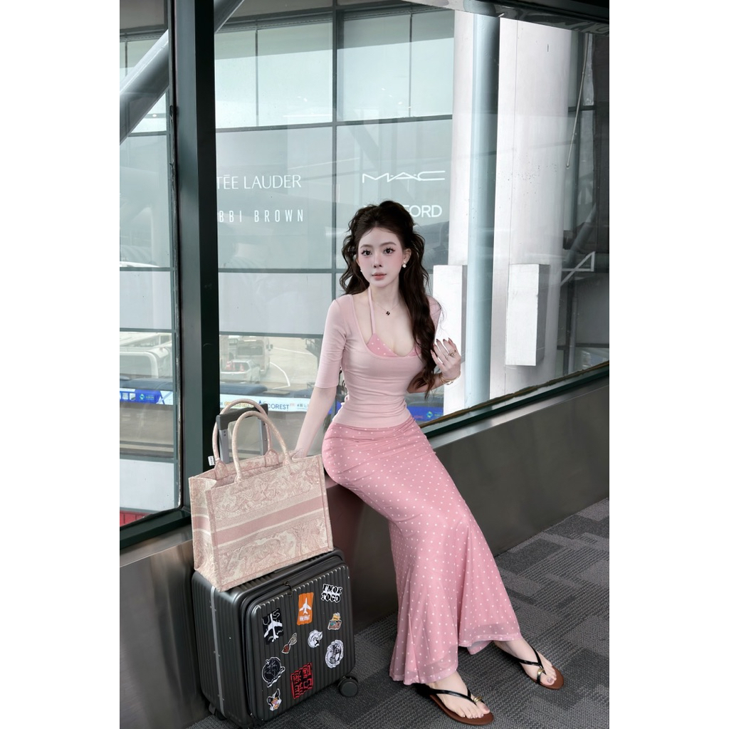 Set áo kèm bra chân váy bi hồng đuôi cá Đoàn Thương