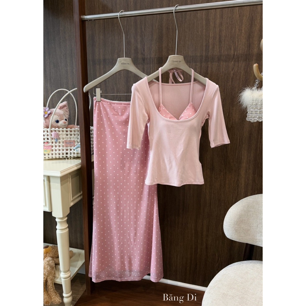 Set áo kèm bra chân váy bi hồng đuôi cá Đoàn Thương