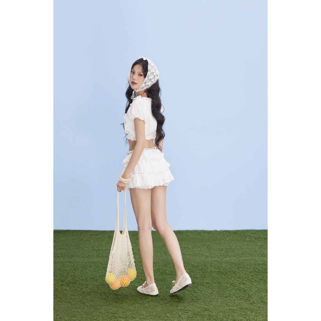 Set Nữ SARTIG Áo Croptop Họa Tiết Hoa Đục Lỗ Và Chân Váy Tầng Dễ Thương Mùa Hè SECODEE