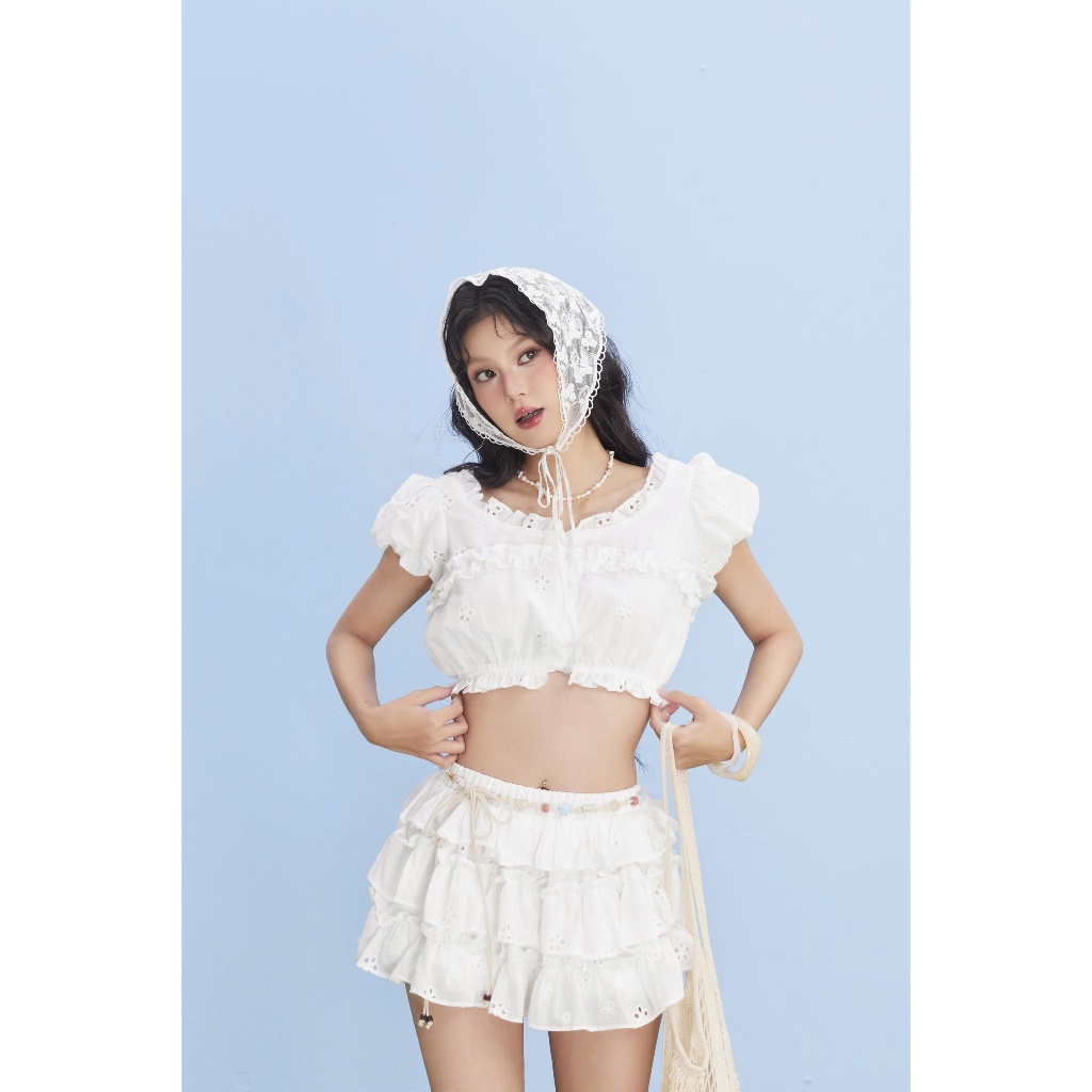 Set Nữ SARTIG Áo Croptop Họa Tiết Hoa Đục Lỗ Và Chân Váy Tầng Dễ Thương Mùa Hè SECODEE