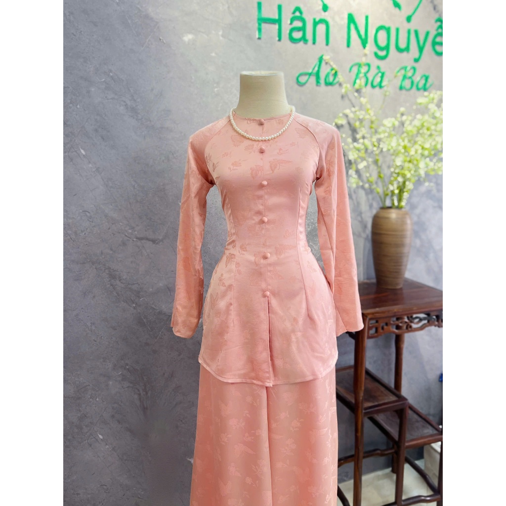 Hân Nguyễn Áo Bà Ba - B.A198 - Áo Gấm Hoa Hồ Điệp Cổ Tròn Nút Bọc Nụ Dây Kéo ( Quần Dây Kéo Cùng Chất )