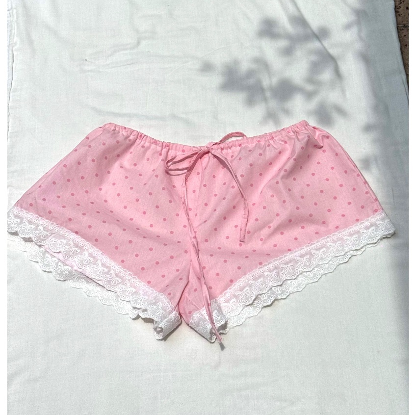 HÀNG MỚI VỀ - Quần đùi cotton thô lưng thấp màu chấm bi hồng & trắng sữa phối ren phong cách cottage core | bananabu