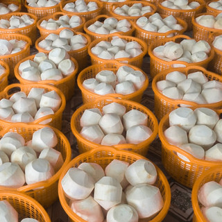 1 Trái Dừa Xiêm Gọt sẵn Kim Cương KACOCO - Ngọt, mát giải nhiệt chính gốc miền tây tiện lợi dễ mở
